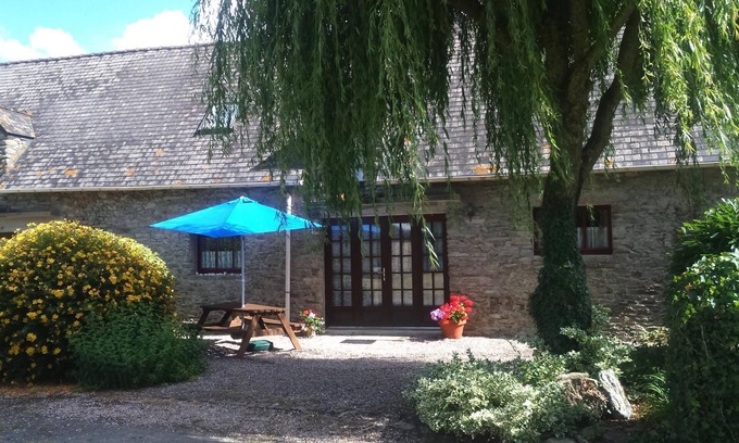 Marzan House | Gite 3 Family friendly, rural setting, close to south coast beaches, market town