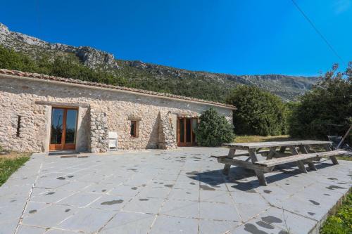 Bargeme House | Gite Bergerie