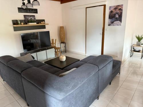 Boutx Villa | Gite boutx avec Jacuzzi 12 personnes 5 LITS DOUBLES ET 1 CANAPE LIT