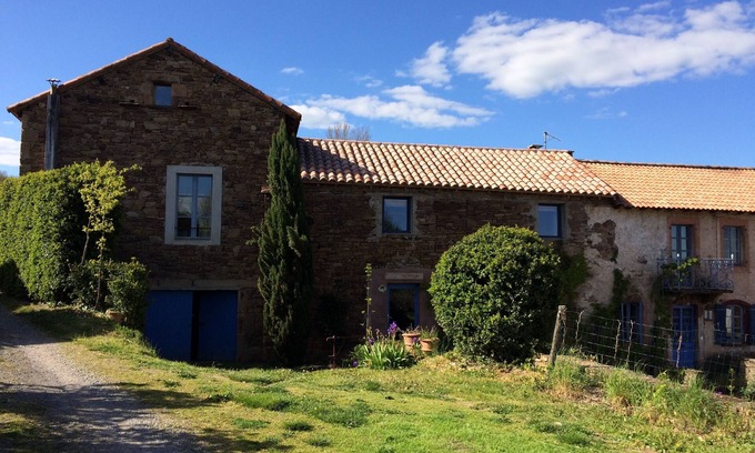 Laval-Roqueceziere House | Gite Canelle, swimming pool (shared)private garden