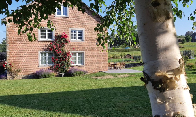 Wibrin Cottage | Gîte-Cottage-Ensuite with Bath-Garden view