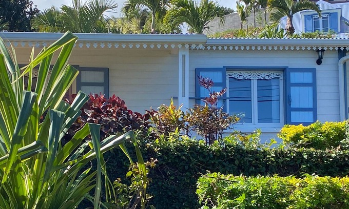 Grande Anse Cottage | Gîte Créoline 4* with pool, air conditioning and parking near beach