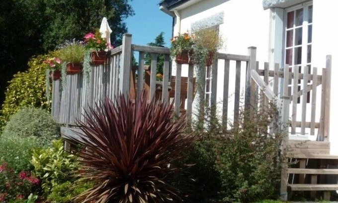 Loqueffret Cottage | GITE DE LIORS CANAP enclosed garden, calm and comfort in the countryside, internet wifi.