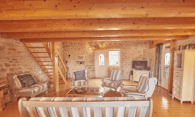 Villette-les-Arbois Cottage | Gite des flâneurs du Jura: Large holiday home for 15 people near Arbois. Land, c