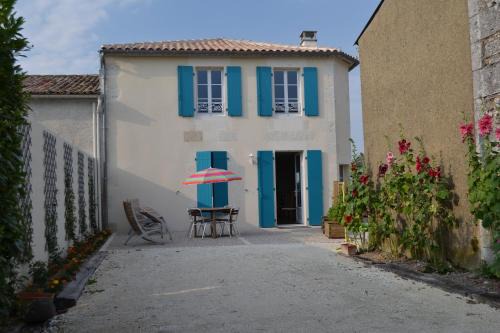 Chenac-Saint-Seurin-d'Uzet House | Gite Du Chai