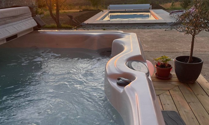 Saint-Didier Cottage | Gîte du Lynx, renovated farmhouse with a great view