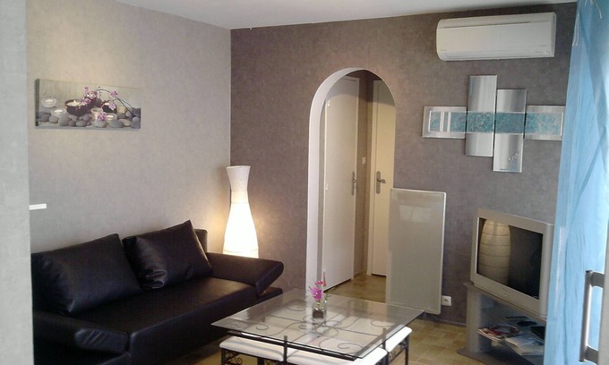 Vals-les-Bains Apartment | GITE DU PARC CLIMATISÉ au pied du parc du casino et des thermes à VALS LES BAINS