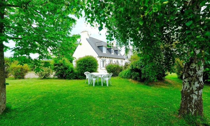 Plourhan House | Gite Entre Mer Et Golf, 1.5 km from the beaches and port of St Quay and 5 mn from the golf course