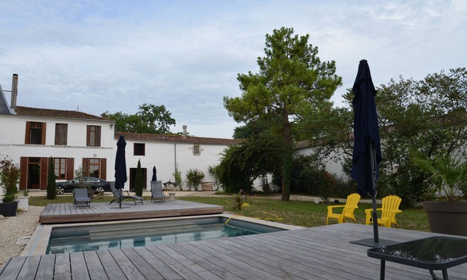Sainte Gemme Cottage | GITE FREMIGERE - 4* - 6 BEDROOMS -CAMPAGNE-MER-PISCINE - sleeps 14