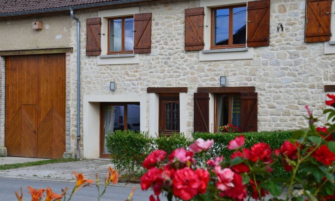 Chatillon-sous-les-Cotes Cottage | Gite GRAND LOGIS DES CHOUETTES 5 bedrooms, 6 to 10 pers, jacuzzi, games room