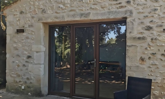 Solerieux Cottage | Gîte 'Gite De La Colline - 3 Pers' with Shared Pool, Wi-Fi and Air Conditioning