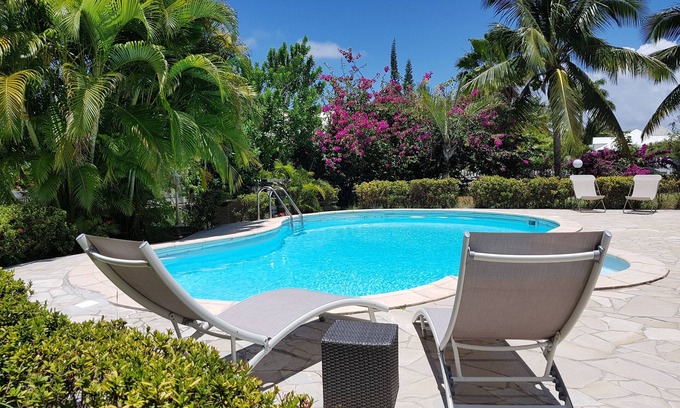 Sainte-Anne Cottage | Gîte gwada mango T2 air-conditioned 150m from the beach, swimming pool, patio