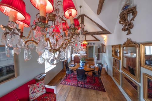 Lyons-la-Foret Apartment | Gite Hotel de maître centre village la Chapelle