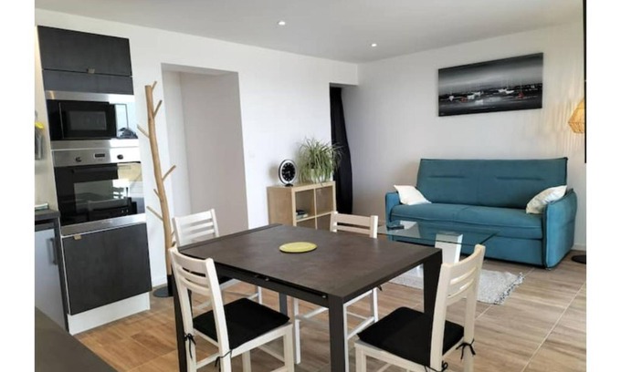 Le Ru Apartment | Gîte Île Grande T2, sea view 200m from the beach
