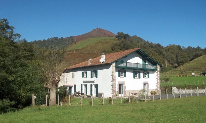 Bidarray House | Gite in the Basque Country: spacious vacation home close to mountains and beaches