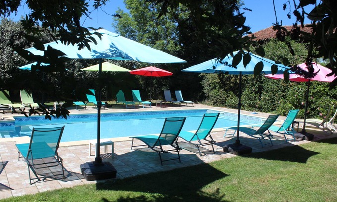 Saverdun Apartment | Gîte Jardin - spacious gîte in the heart of nature with heated swimming pool