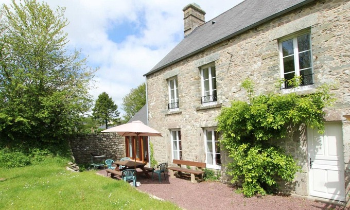 Sainte-Croix-Hague Cottage | Gite La Hague, 2 bedrooms, 4 persons