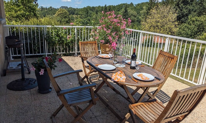Saint-Jory-de-Chalais House | Gîte 'Le Bûcher' – Authentic Charm with Terrace, Balcony and Shared Garden in the Heart of Nature