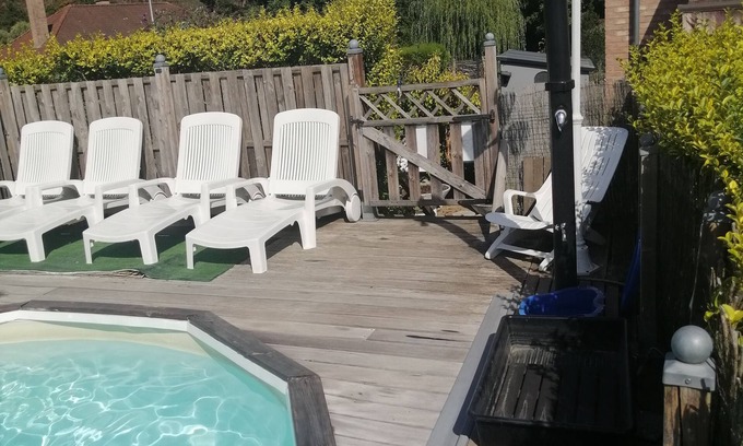 Annevoie-Rouillon Apartment | GITE "LE BEL ETAGE" 6 PERSONS WITH SWIMMING POOL AND JACUZZI Sleeps 3.