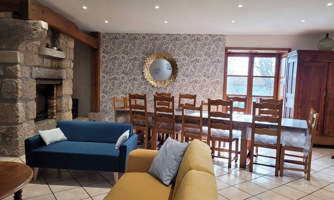 Grazac House | Gite le platane sleeps 14