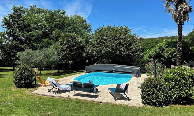 Almayrac House | GITE LE RUISSEAU DU BEJEAN with swimming pool and wooded grounds