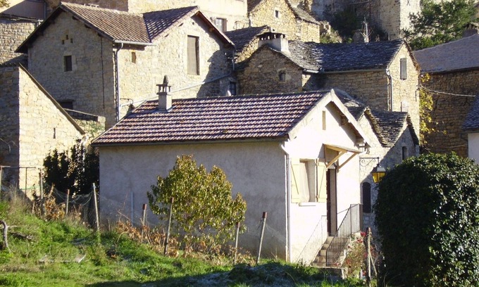Mostuejouls Apartment | Gite "les nids d'hirondelles" Gorges du Tarn in listed village