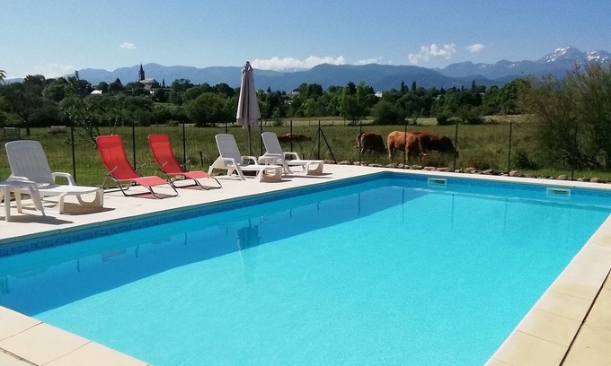 Cieutat House | Gite Montaigu with large pool and stunning mountain views. Sleeps up to 4