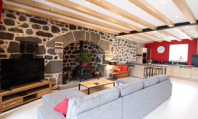 Neussargues-Moissac Cottage | Gite Neussargues en Pinatelle, 3 bedrooms, 6 persons
