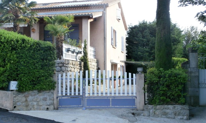 Aubenas Apartment | Gite on garden level
