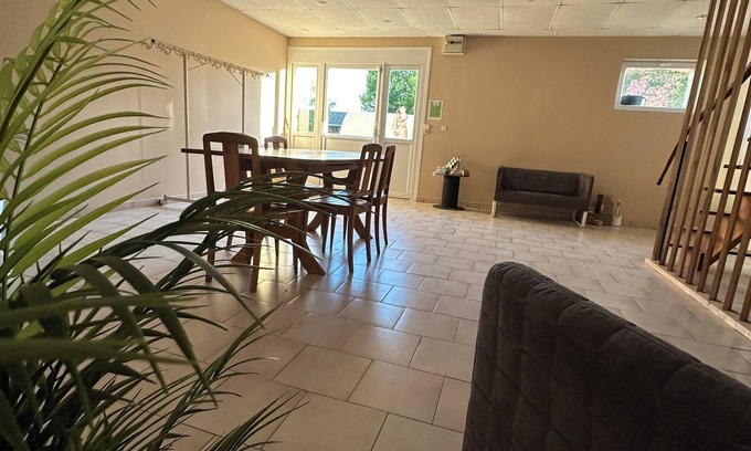 Orainville Bed & Breakfast | Gîte + Party room + Bedroom with private shower & toilet
