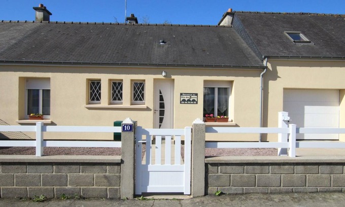 Pontorson Cottage | Gite Pontorson, 2 bedrooms, 5 persons