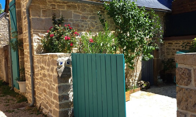 Severac-l'Eglise Cottage | GITE "" "THE INSEPARABLE" ""