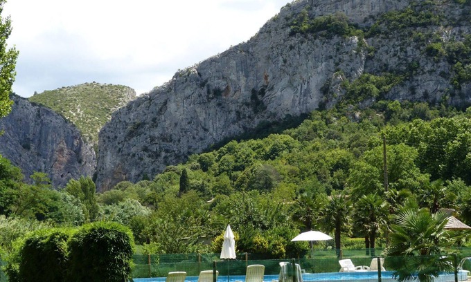 Anduze Apartment | Gite Tout Équipé Dans un mas Avec Piscine et vue sur la "porte des Cévennes"
