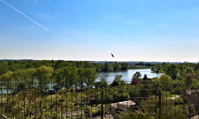 Rochecorbon Cottage | Gite Troglodyte Atypique - Suite du Ciel, view on the Loire - near the castles