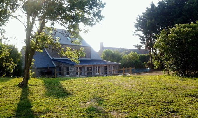 Montfarville House | Gîte vue Mer, Le Clos des Capitaines 700m from beautiful beaches and the "Cap".