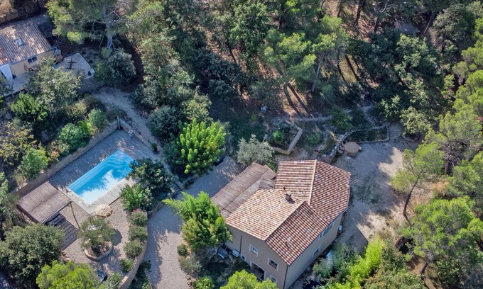 Faucon House | Gîte with airco and heated pool, 1 km from village