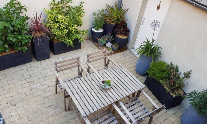 Saint-Vaast-la-Hougue Apartment | Gite with terrace, sheltered from the wind, not overlooked, 200m from a beautiful beach.