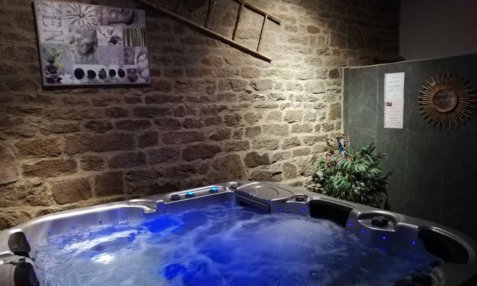 Quistinic Cottage | Gite with SPA (jacuzzi) Morbihan 30 mn from the sea