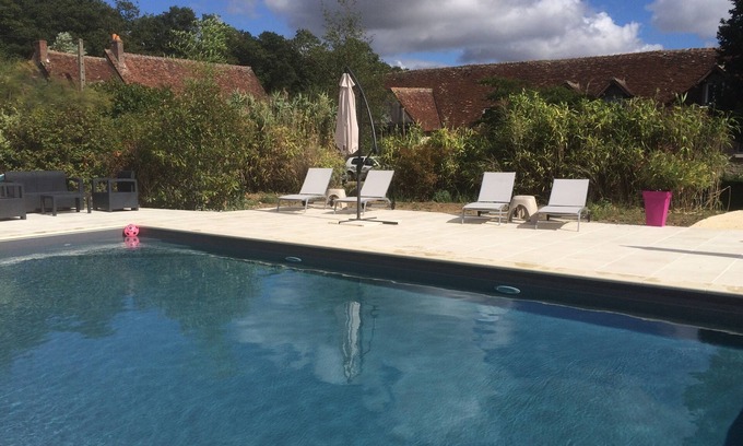 Montreuil-en-Touraine House | Gite with swimming pool in the countryside. Pets welcome!
