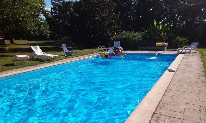Vire-sur-Lot Cabin | Gîte with swimming pool and air conditioning on the banks of the Lot