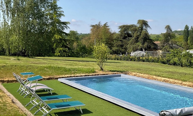 Armillac House | Gîte with swimming pool and a fabulous view