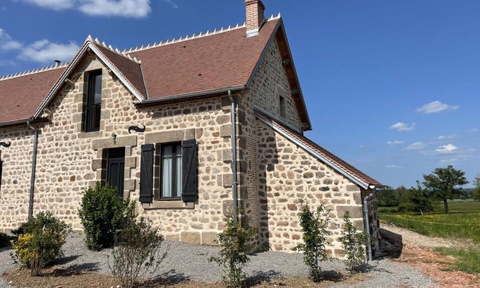 Ygrande Cottage | Gite Ygrande, 2 bedrooms, 4 persons
