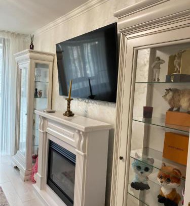 Braila Apartment | Glamorous Three