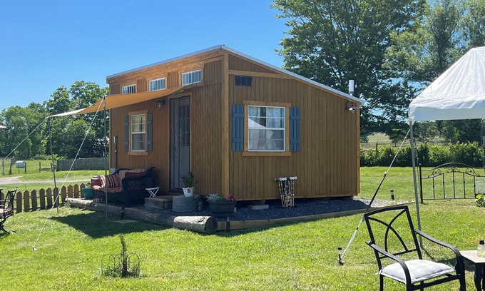 Mount Jackson Cabin | Glamp Shenandoah Valley. Stunning Tiny Home. Farm