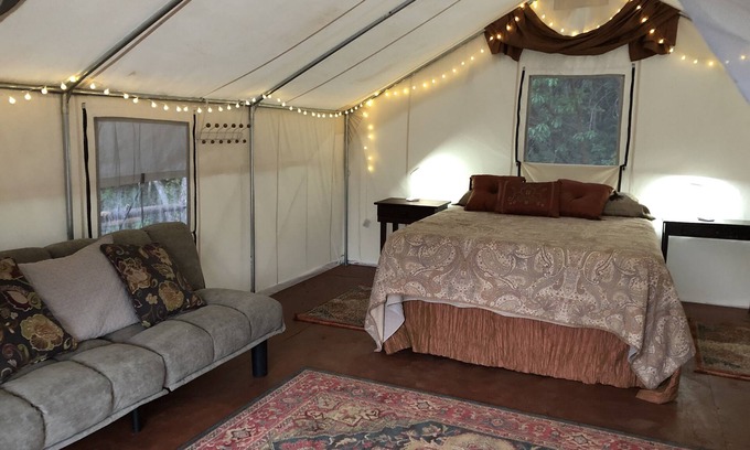 Cave Junction RV Rental | Glamping #4, Nature Immersion, River access, Butterfly Pavilion