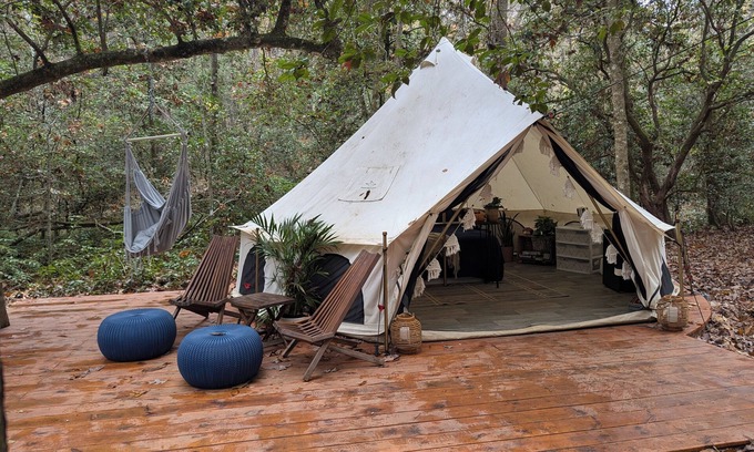 Clarkesville RV Rental | Glamping Retreat in North Georgia Mountains, Fully furnished, With AC