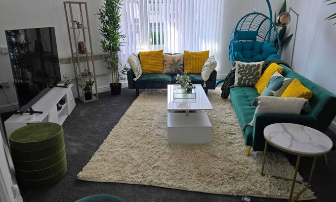 Wolverhampton Apartment | Glams luxury stylish apartment nminute walk to west park&the city center outlet.