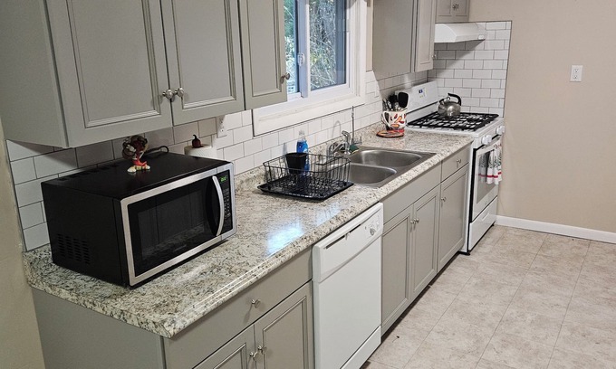 Glen Burnie House | Glen Burnie Hideaway - Pet friendly with easy access to multiple attractions.