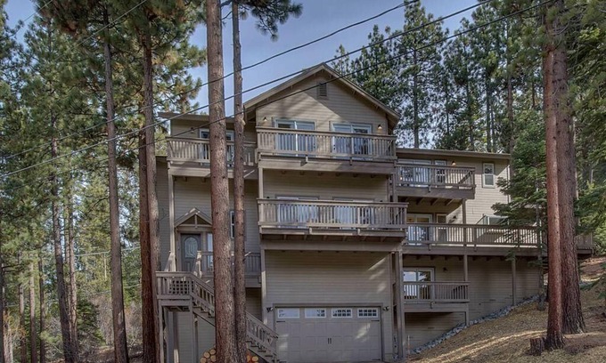 Country Club Estates House | Glen Eagles 8 BR-Spa,Sauna,Pool Table,AC