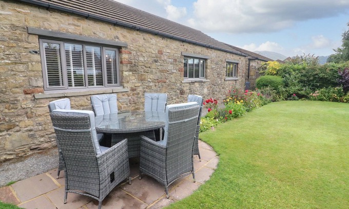 Giggleswick Cottage | GLEN LEA, family friendly, with a garden in Settle